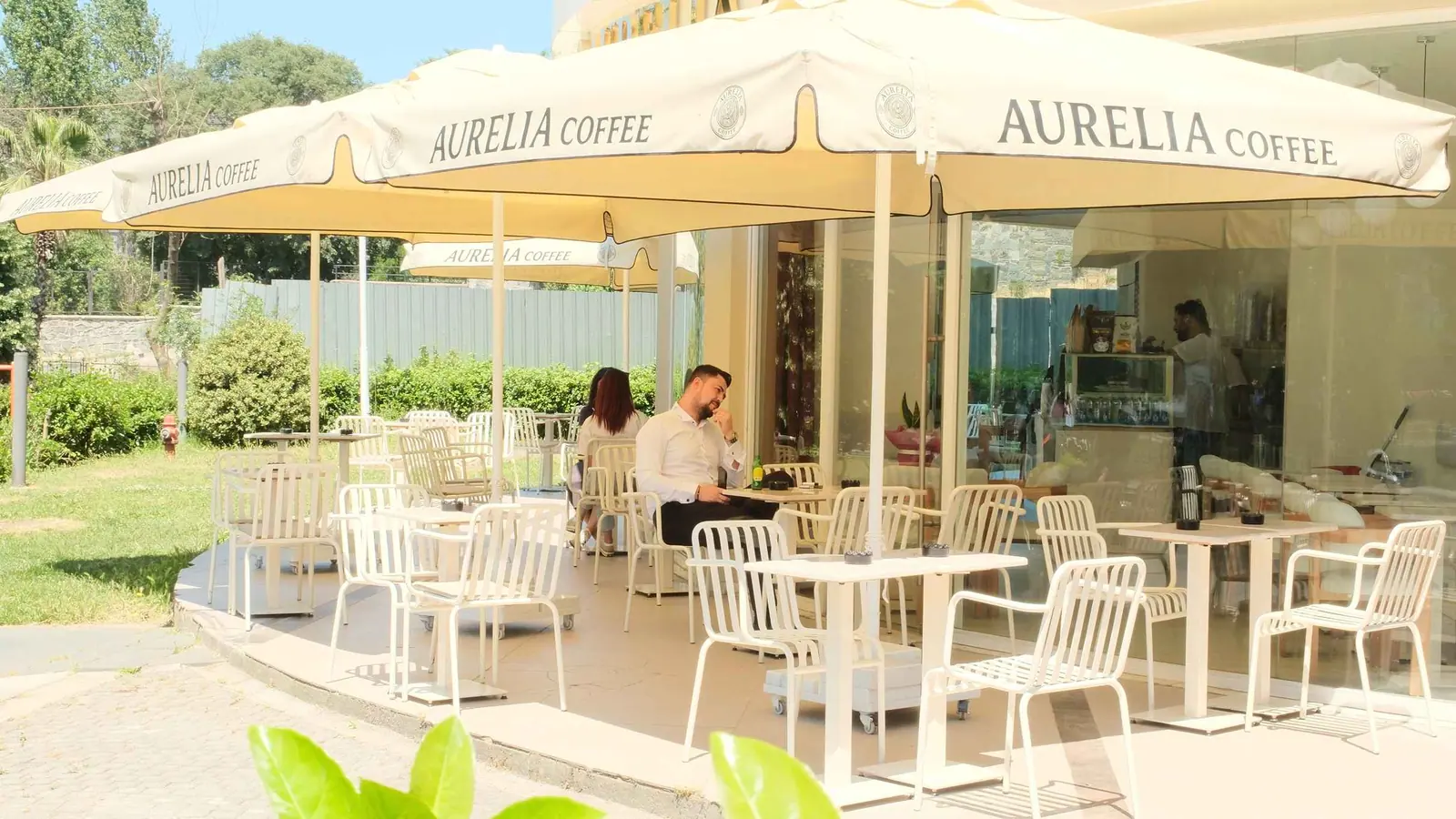 Kafenin bahçe oturma alanı — Aurellia Coffe, Kağıthane, İstanbul