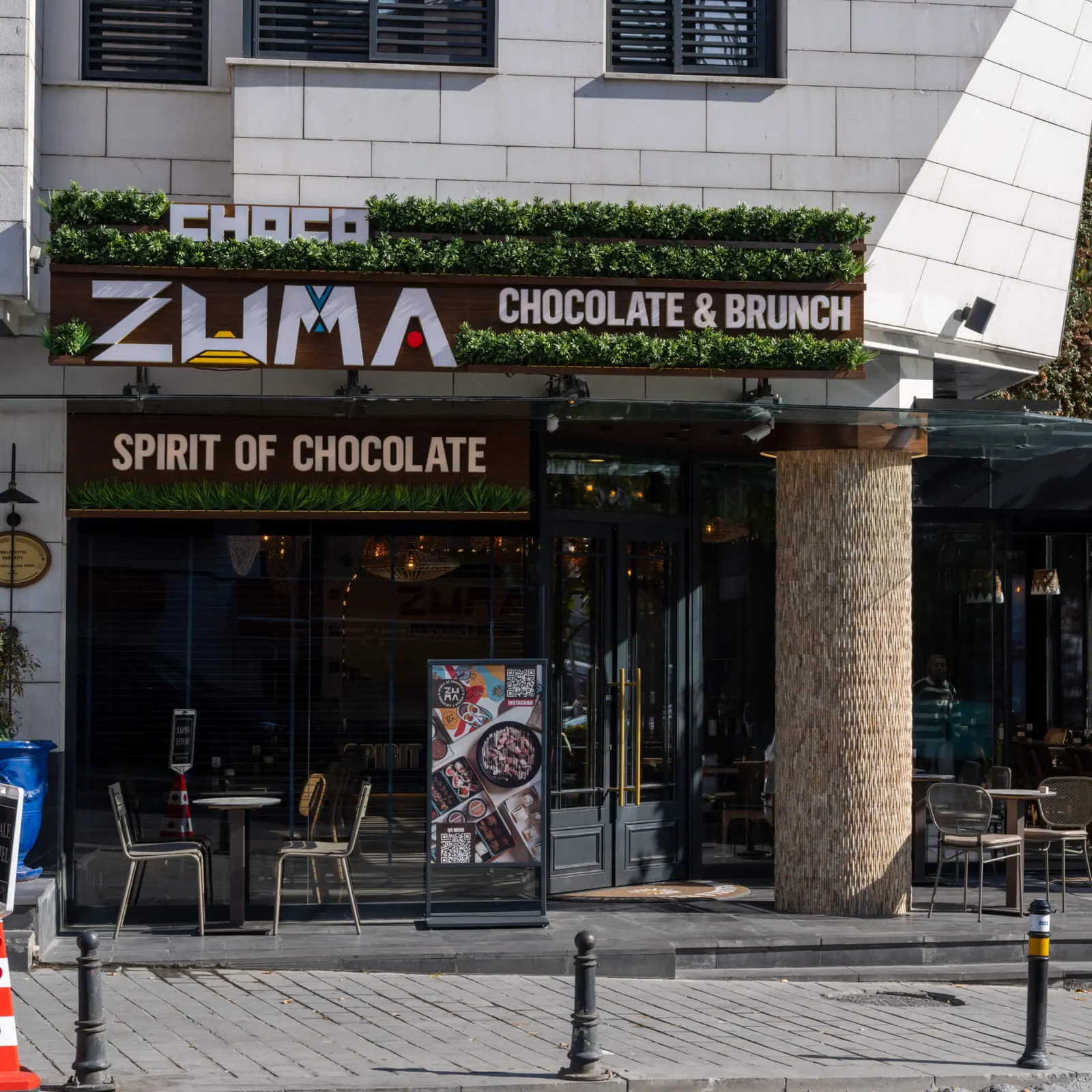 Mağaza cephesi ve tabela — Choco Zuma / Karaköy, Karaköy, İstanbul
