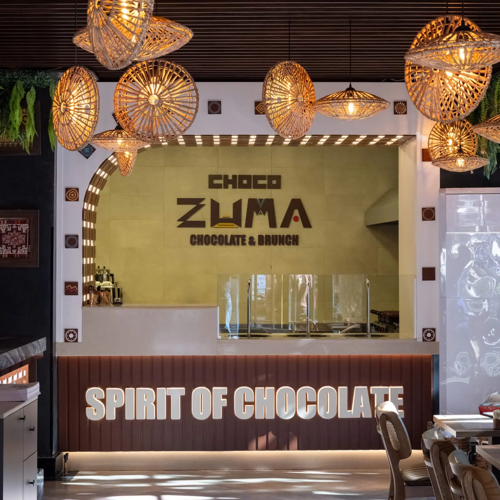 Logolu karşılama ve satış tezgâhı — Choco Zuma / Karaköy, Karaköy, İstanbul