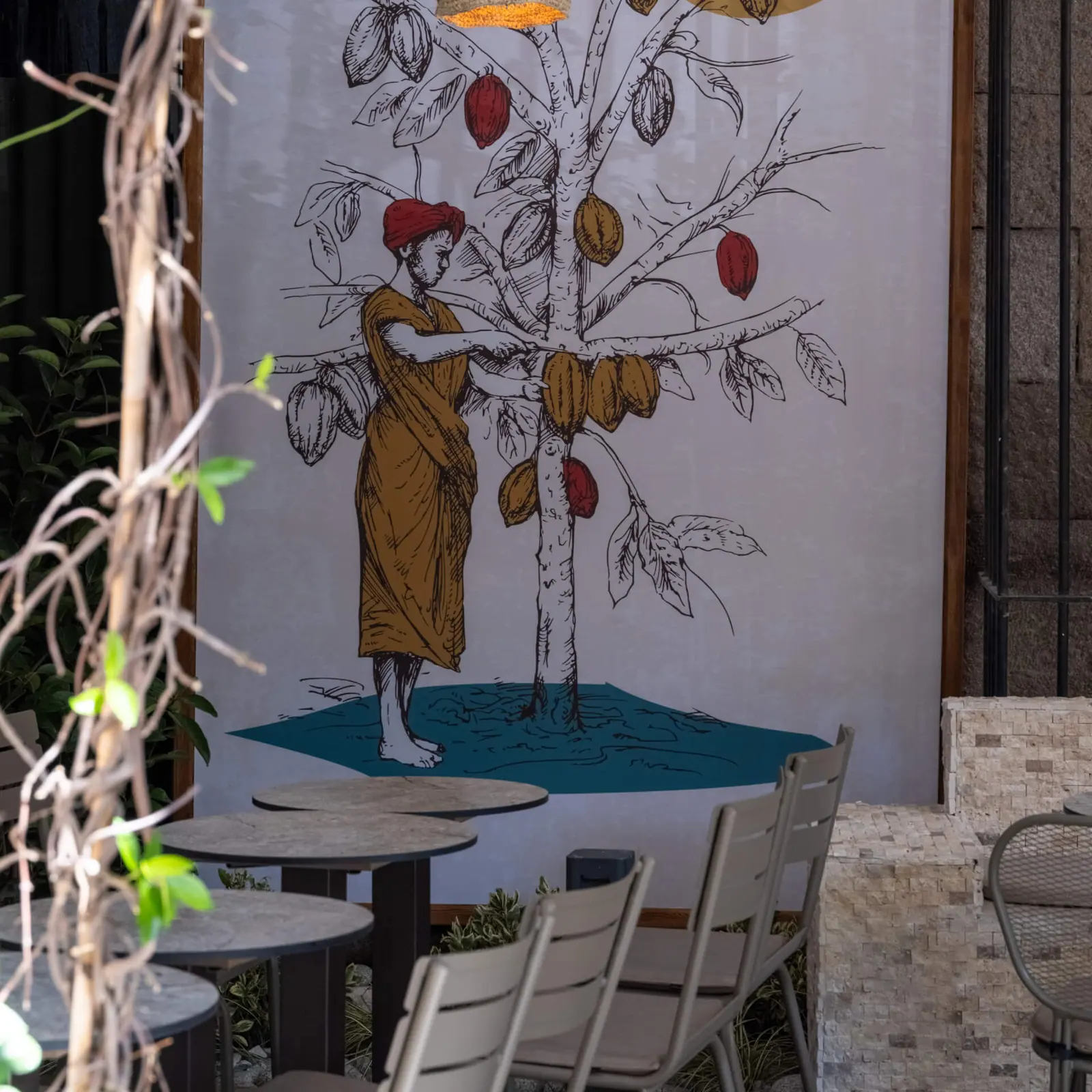 Duvar resmi ve bitkilerle iç mekân — Choco Zuma / Karaköy, Karaköy, İstanbul